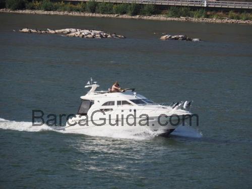 Sealine F330 recensioni e scheda tecnica